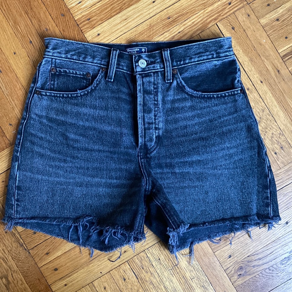 Abercrombie & Fitch high rise black short size 26/2